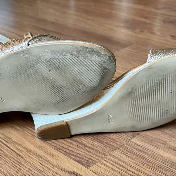 Lilly Pulitzer Gold and Cream Wedges - Picture 7 of 7